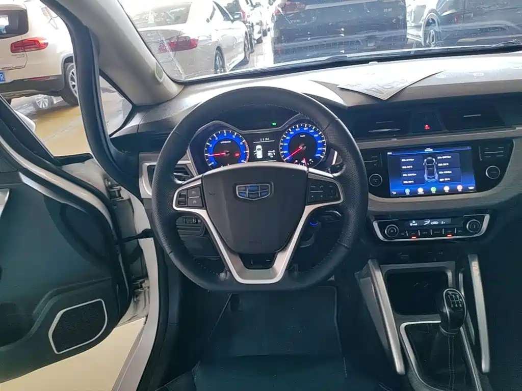 Geely Vision X3 2018 — фото 11