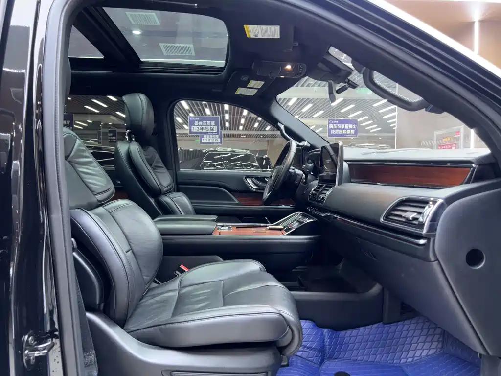 Lincoln Navigator 2019 — фото 17