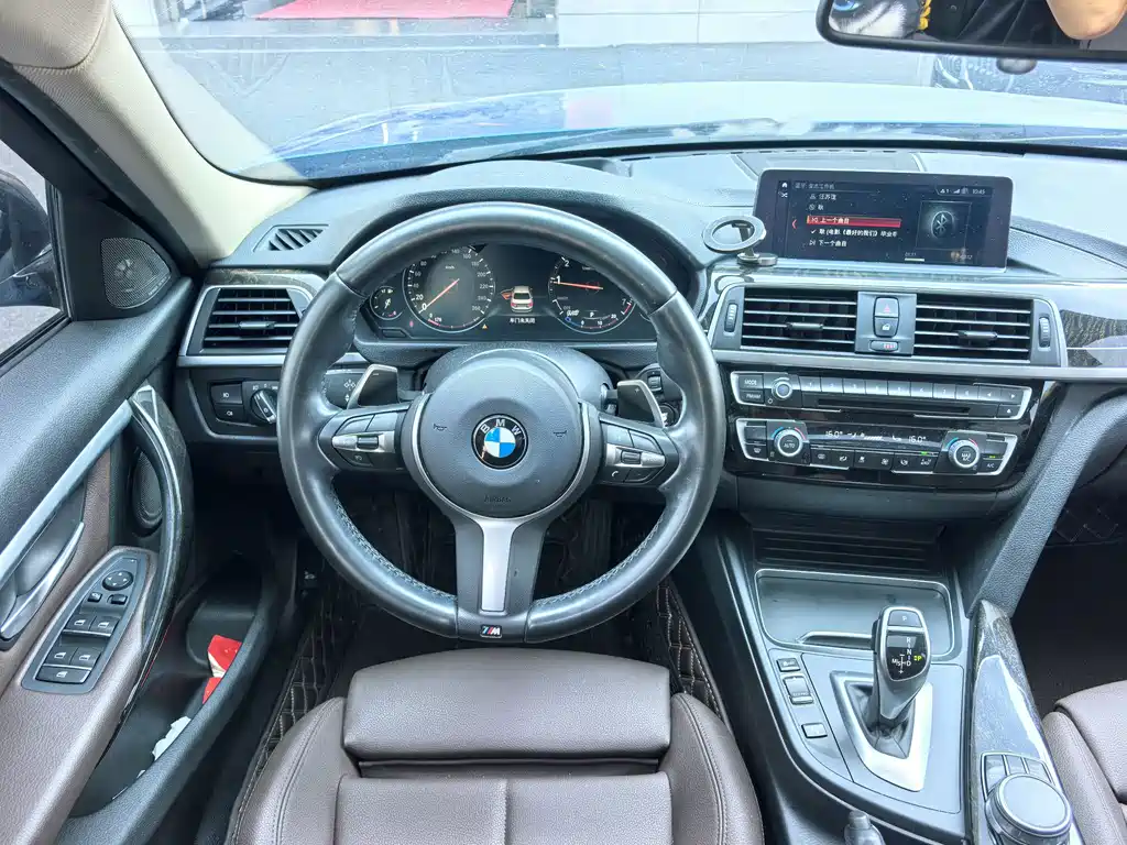 BMW 3 Series 2018 — фото 12