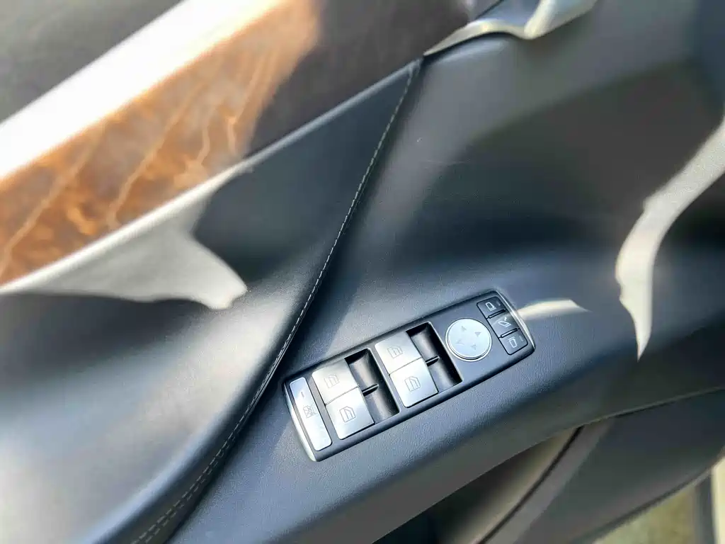 Tesla Model X 2017 — фото 11