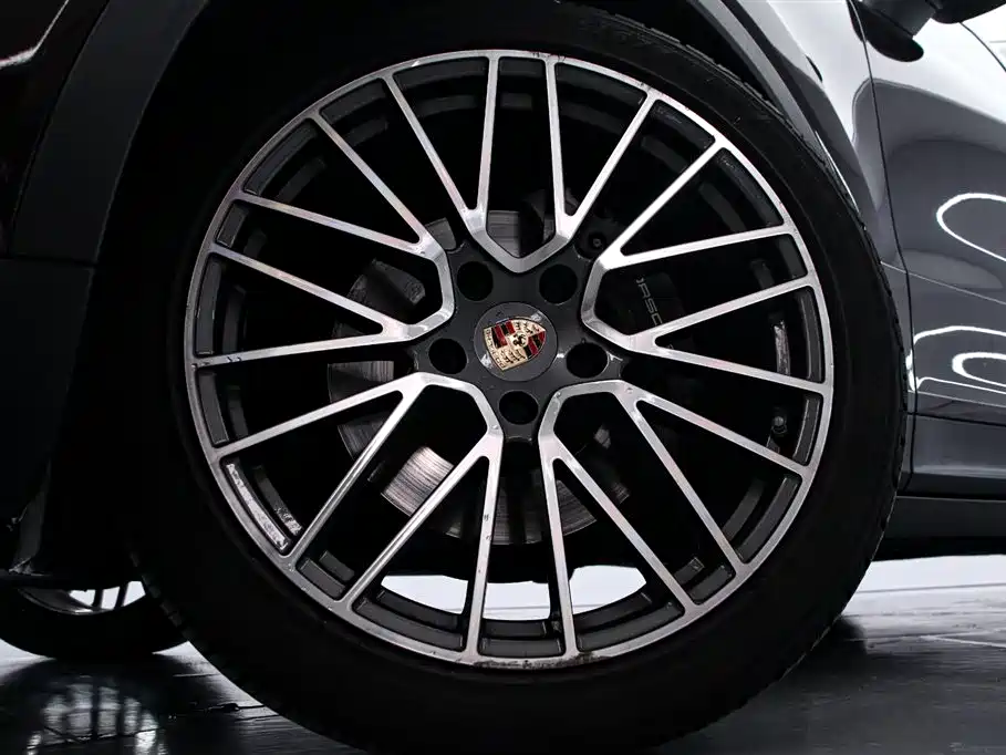 Porsche Cayenne 2020 — фото 16