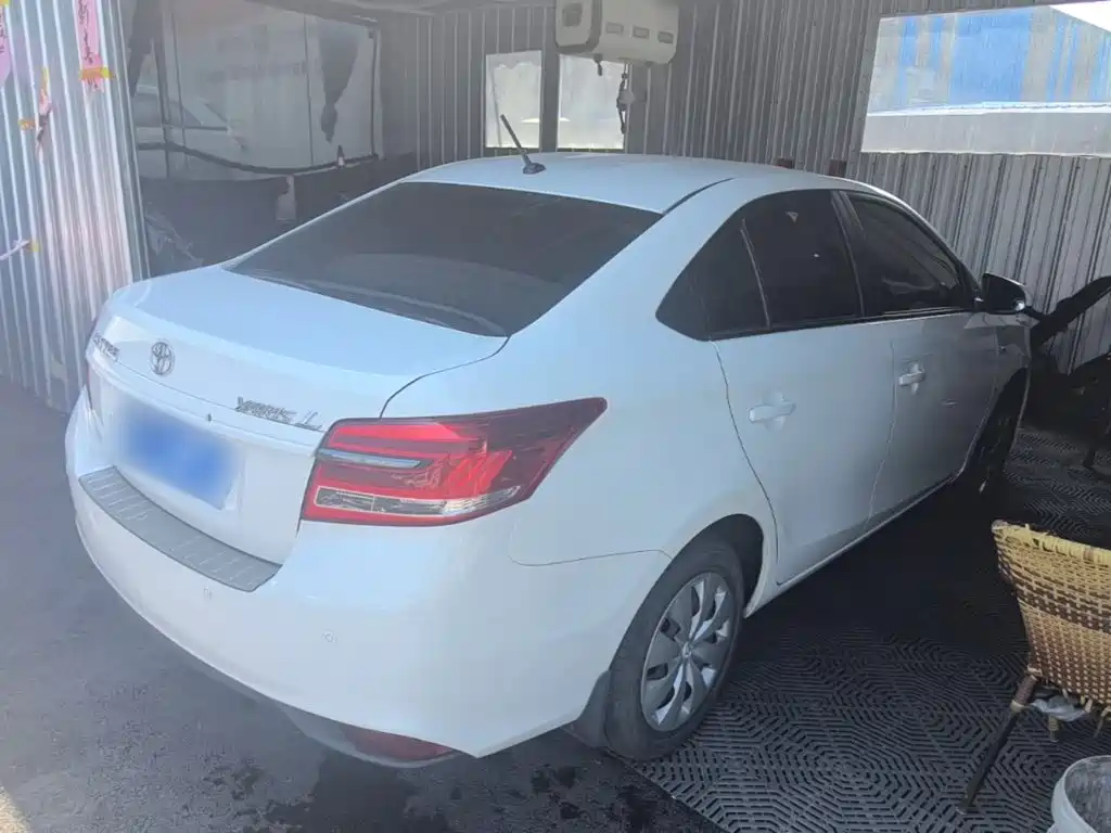 Toyota Yaris L 2020
