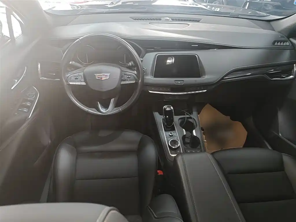 Cadillac XT4 2021 — фото 10
