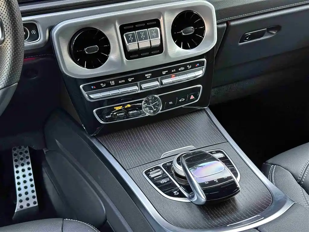 Mercedes-Benz G-Class 2024 — фото 16