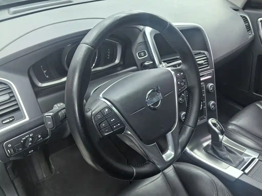 Volvo XC60 2013 — фото 11