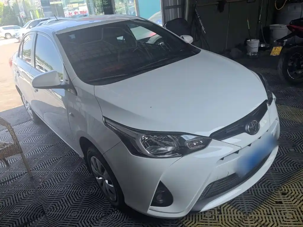 Toyota Yaris L 2020