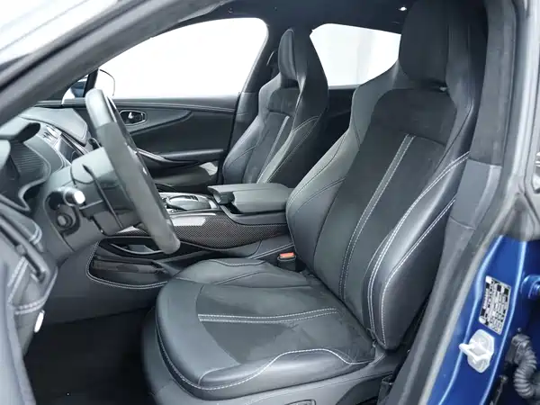 Aston Martin DBX 2022