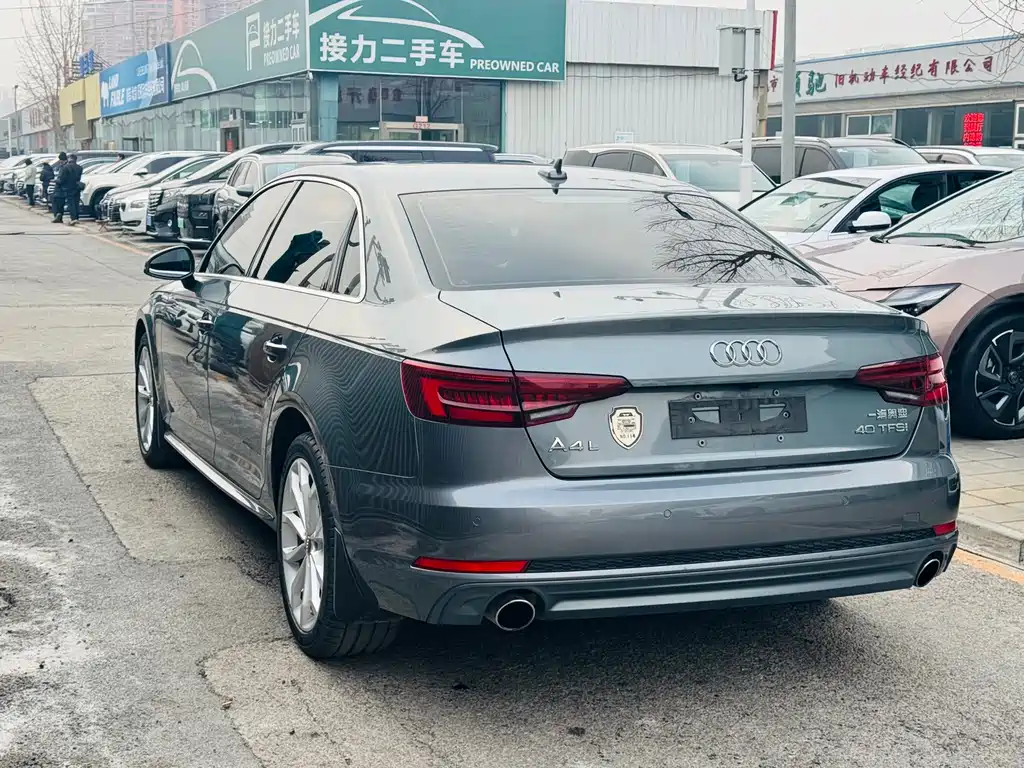 Audi A4L 2018 — фото 14