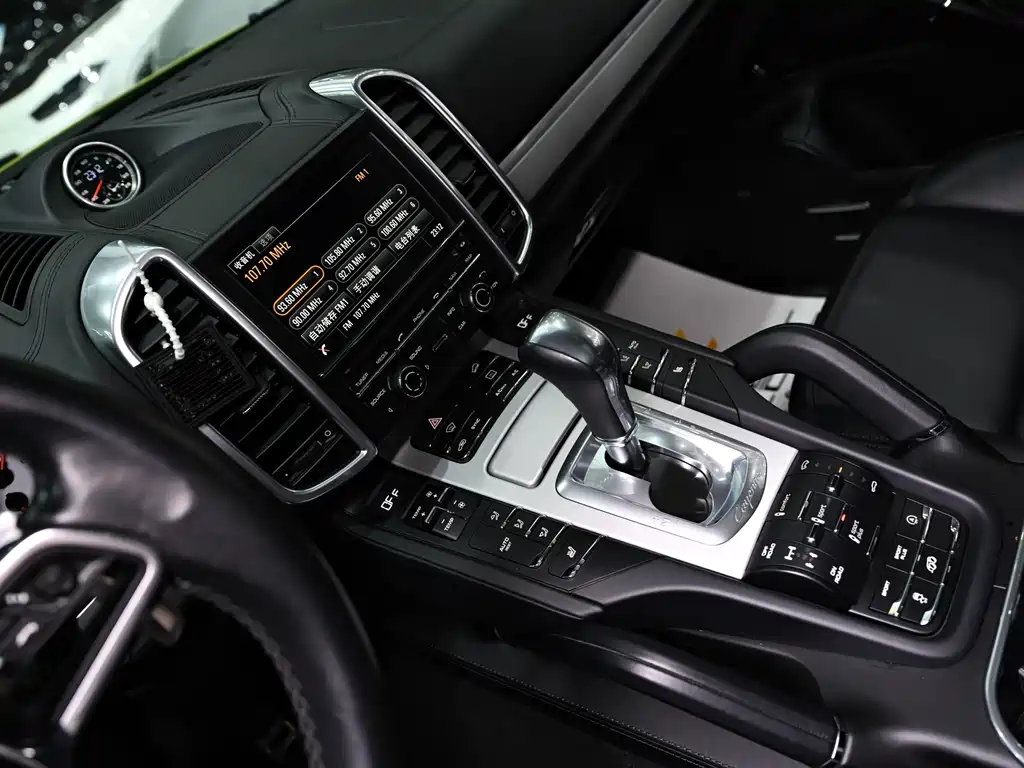 Porsche Cayenne 2015 — фото 11