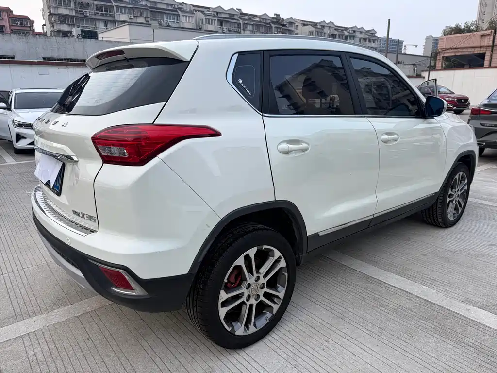 BAIC Senova X35 2017 — фото 11