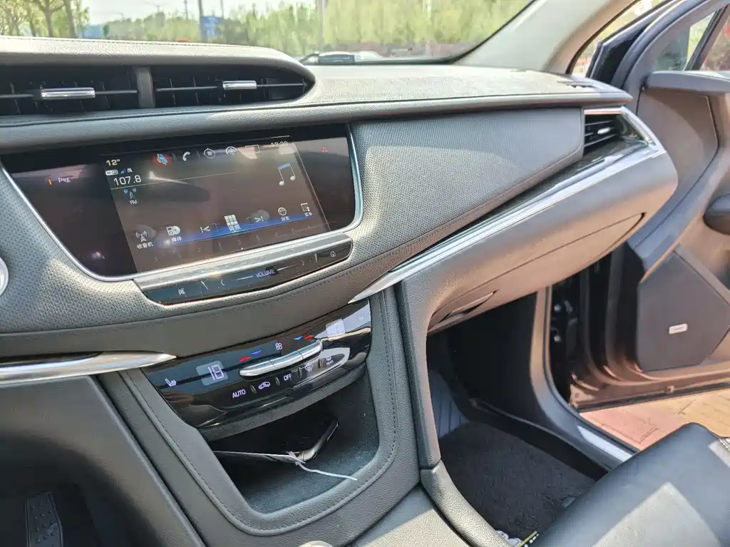 Cadillac XT5 2019 — фото 16