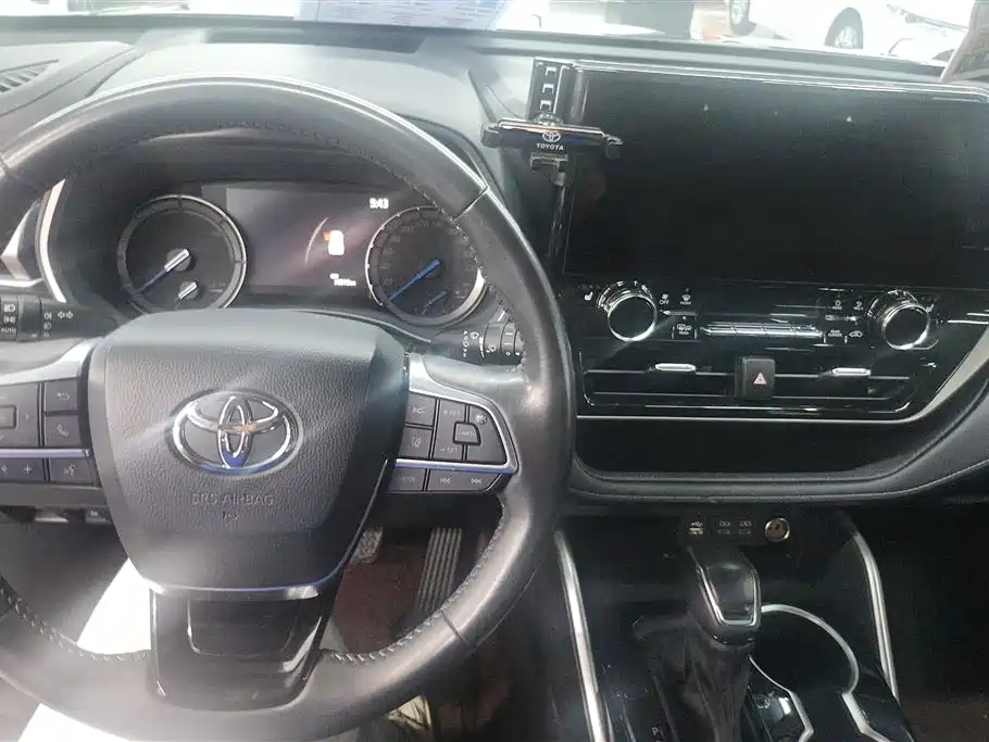 Toyota Highlander 2022 — фото 12