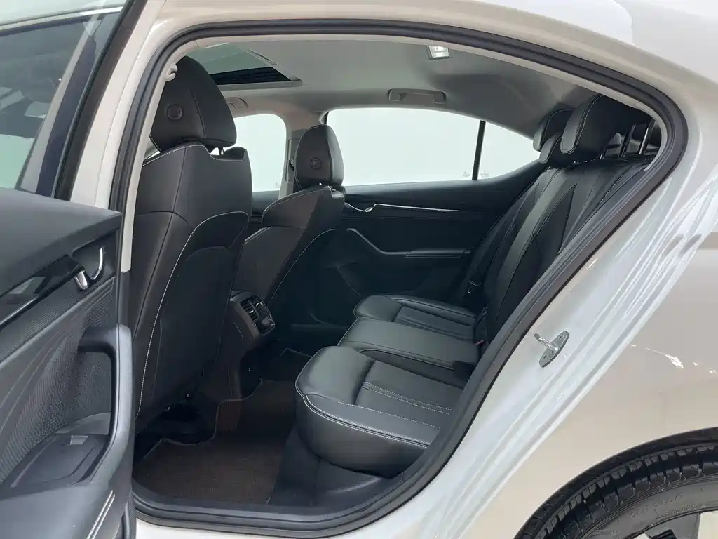 Skoda Octavia 2022 — фото 15