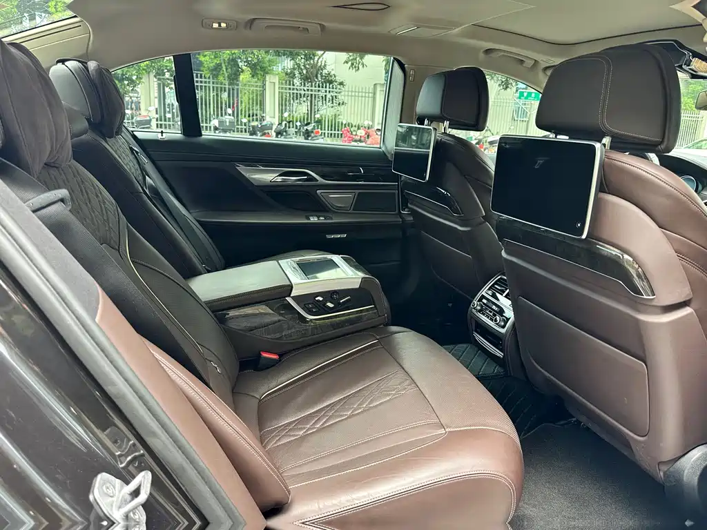 BMW 7 Series 2016 — фото 22