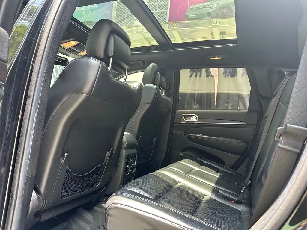 Jeep Grand Cherokee 2015 — фото 12