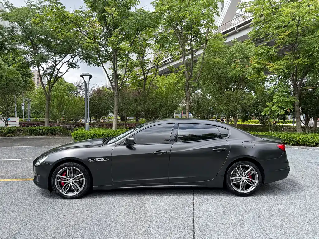 Maserati Quattroporte 2015 — фото 12