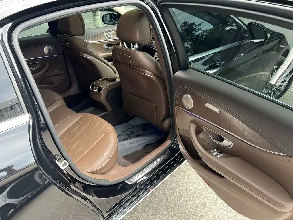 Mercedes-Benz E-Class 2020 — фото 31