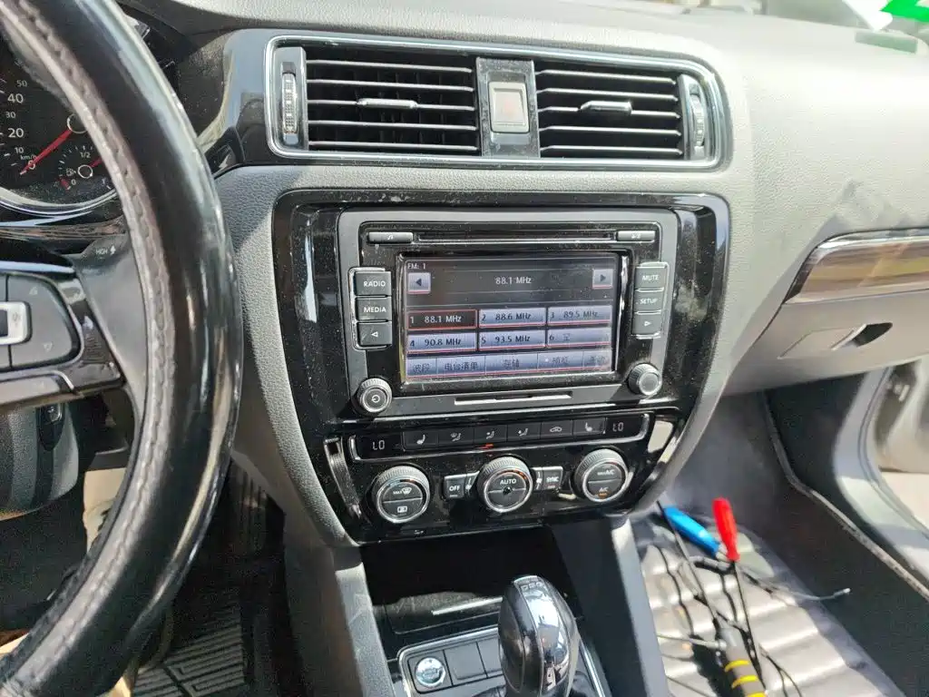 Volkswagen Sagitar 2016