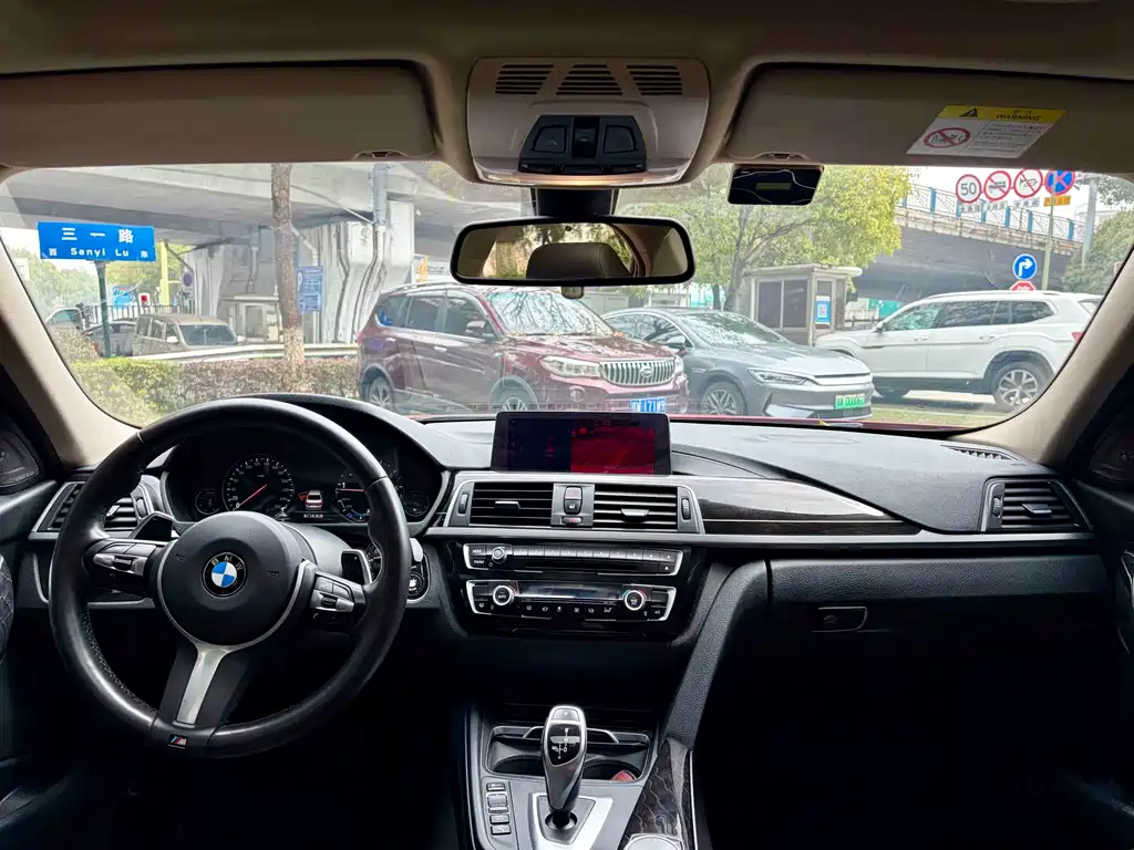 BMW 3 Series 2019 — фото 8