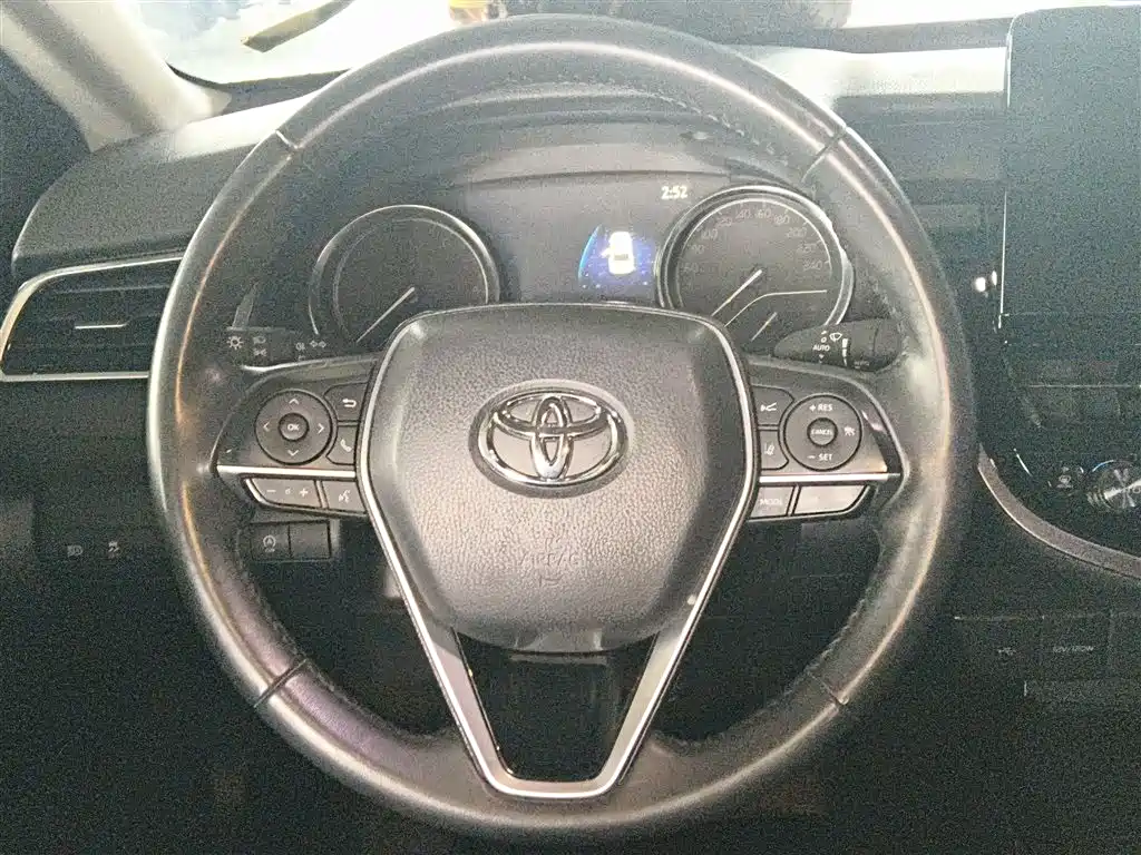 Toyota Camry 2022 — фото 11