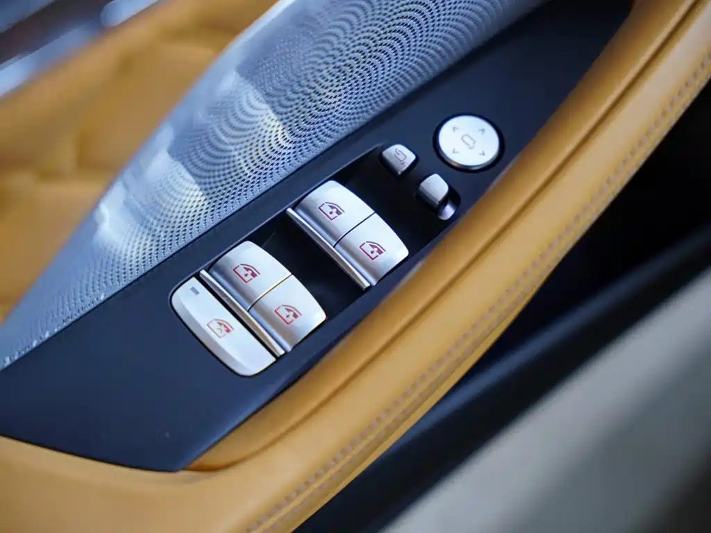 BMW M8 2021 — фото 14