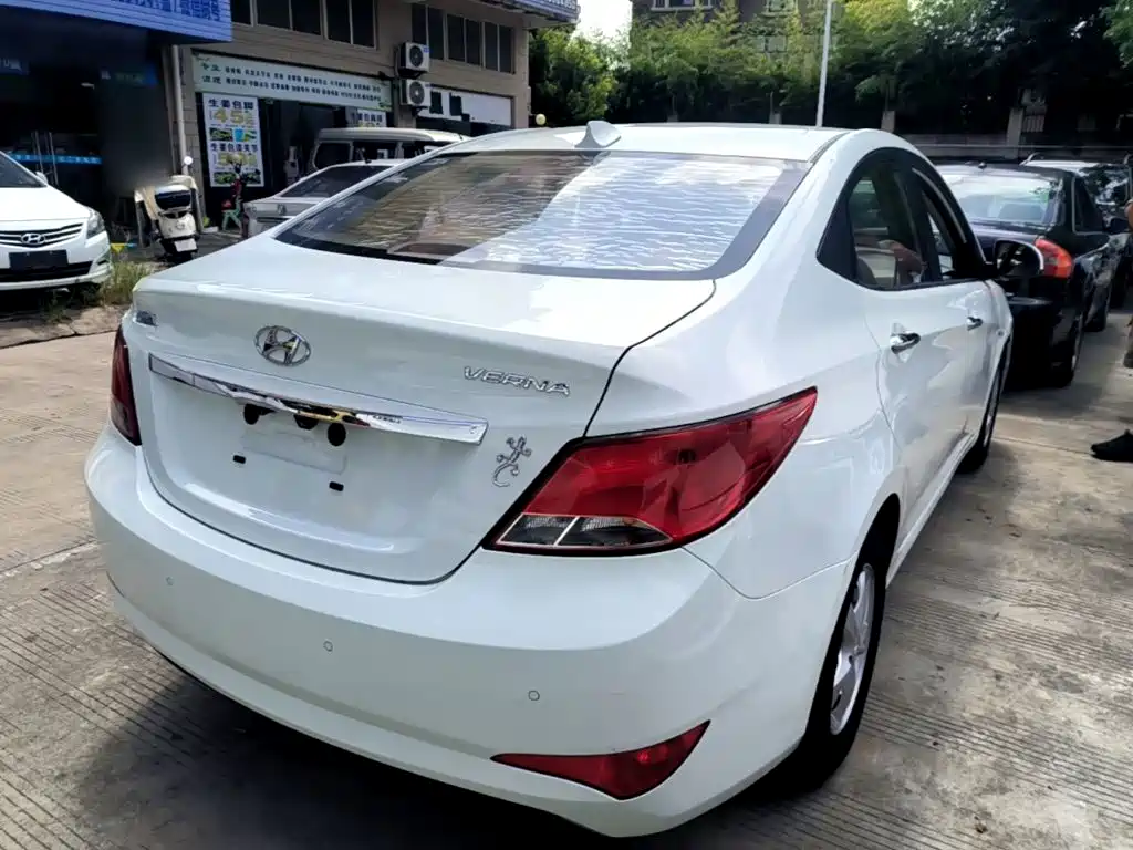 Hyundai Accent 2015 — фото 7