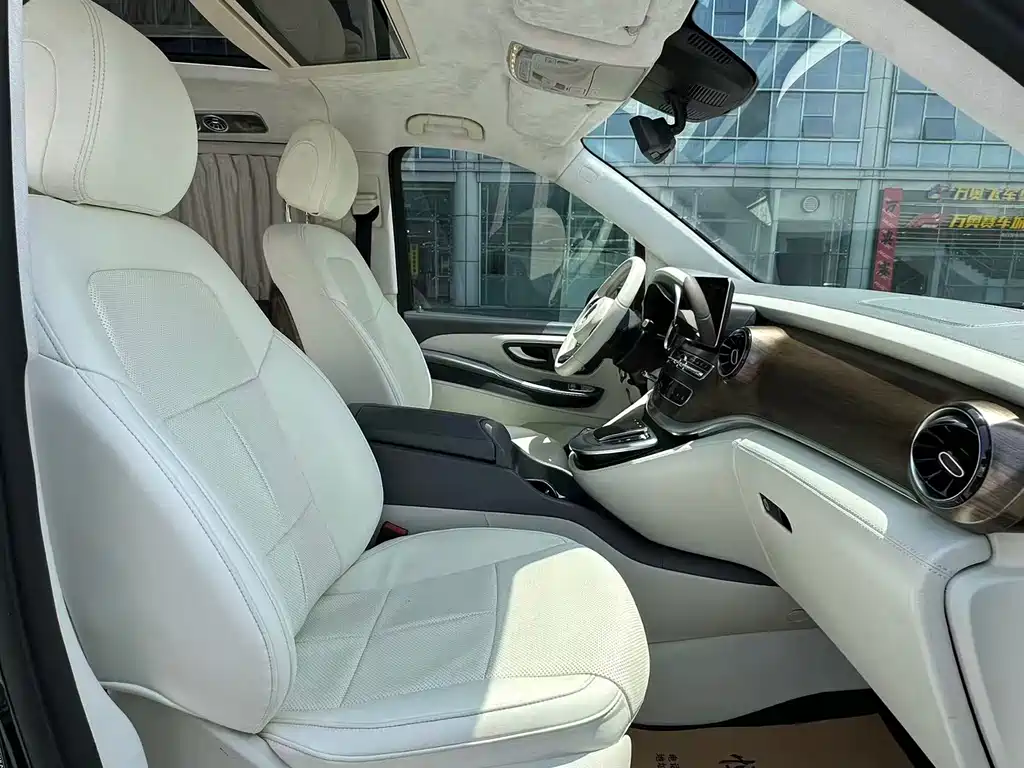Mercedes-Benz V-Class 2022 — фото 13