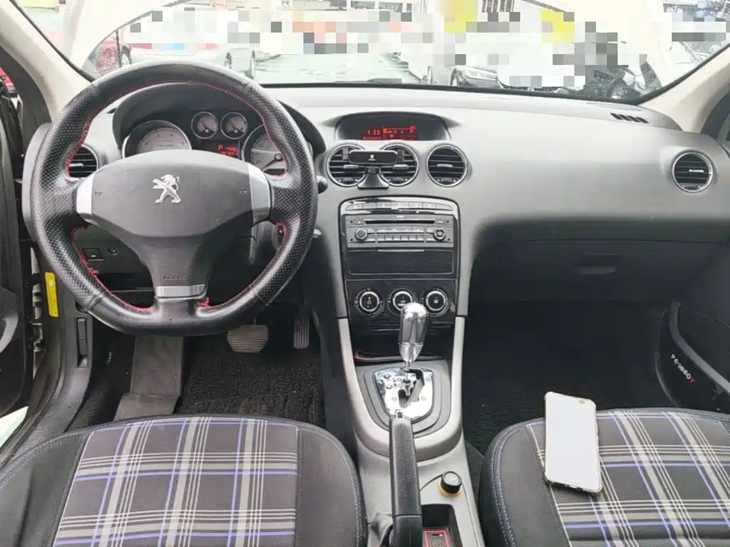 Peugeot 408 2014 — фото 10