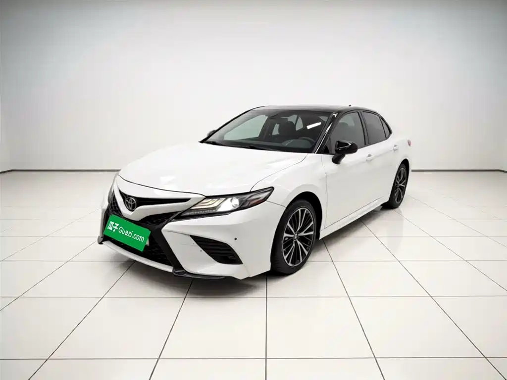 Toyota Camry 2020 — фото 2