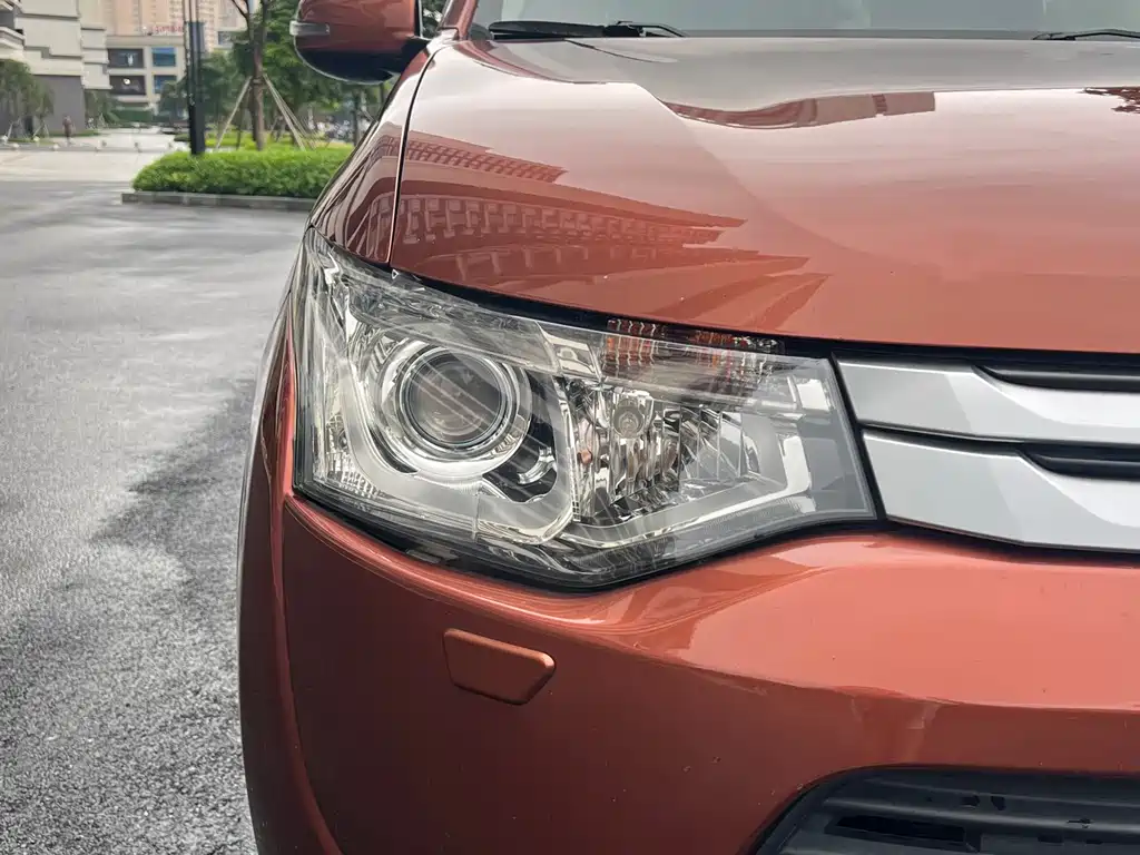 Mitsubishi Outlander 2015 — фото 8