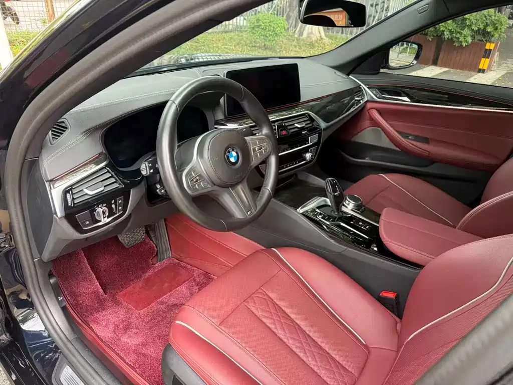 BMW 5 Series 2023 — фото 10