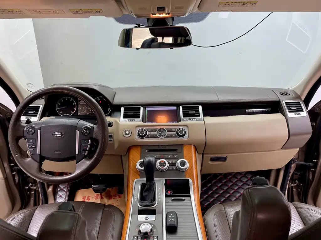 Land Rover Range Rover Sport 2010 — фото 18