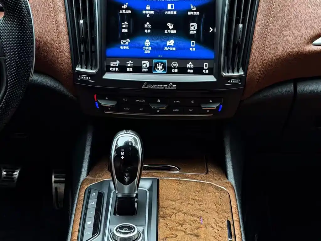 Maserati Levante 2018 — фото 9