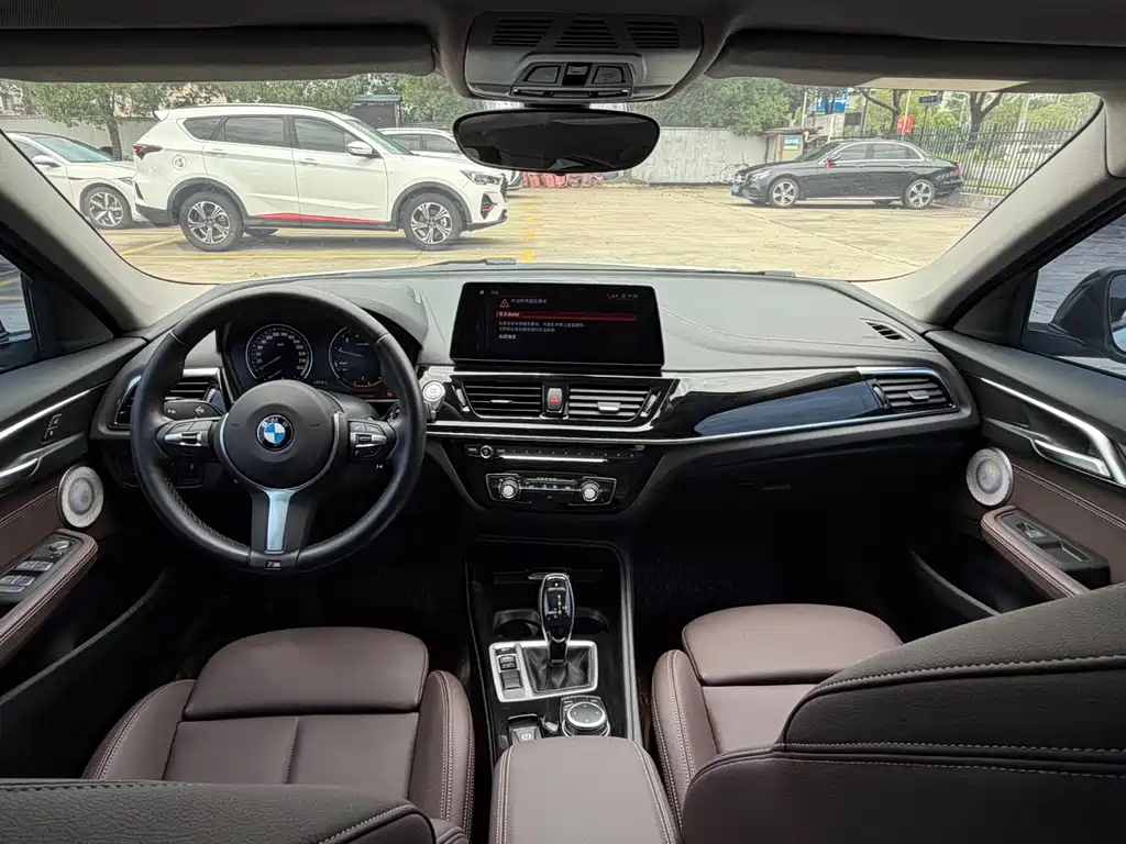 BMW 1 Series 2022 — фото 13