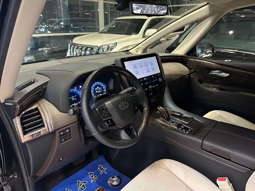 Toyota Alphard 2024 — фото 16