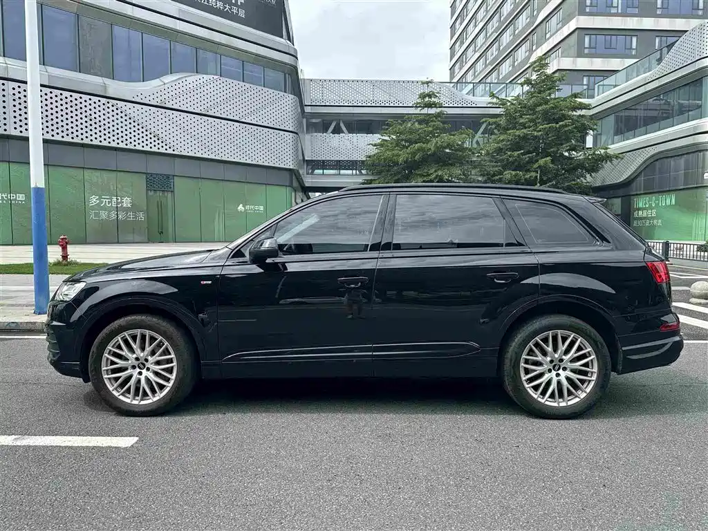 Audi Q7 2018 — фото 10