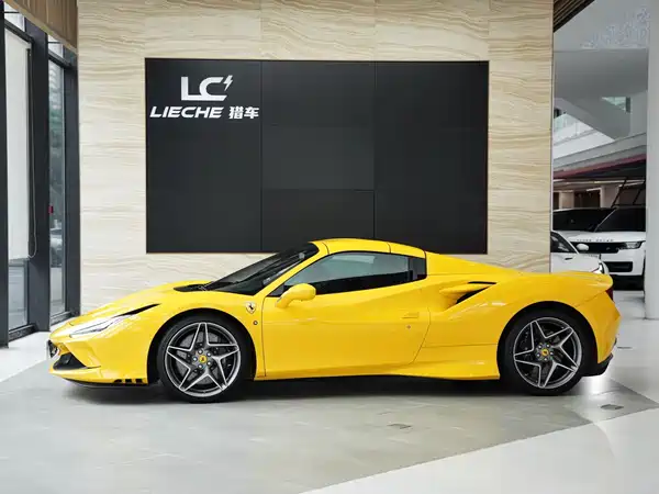 Ferrari F8 2021