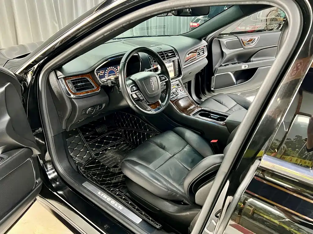 Lincoln Continental 2019 — фото 9