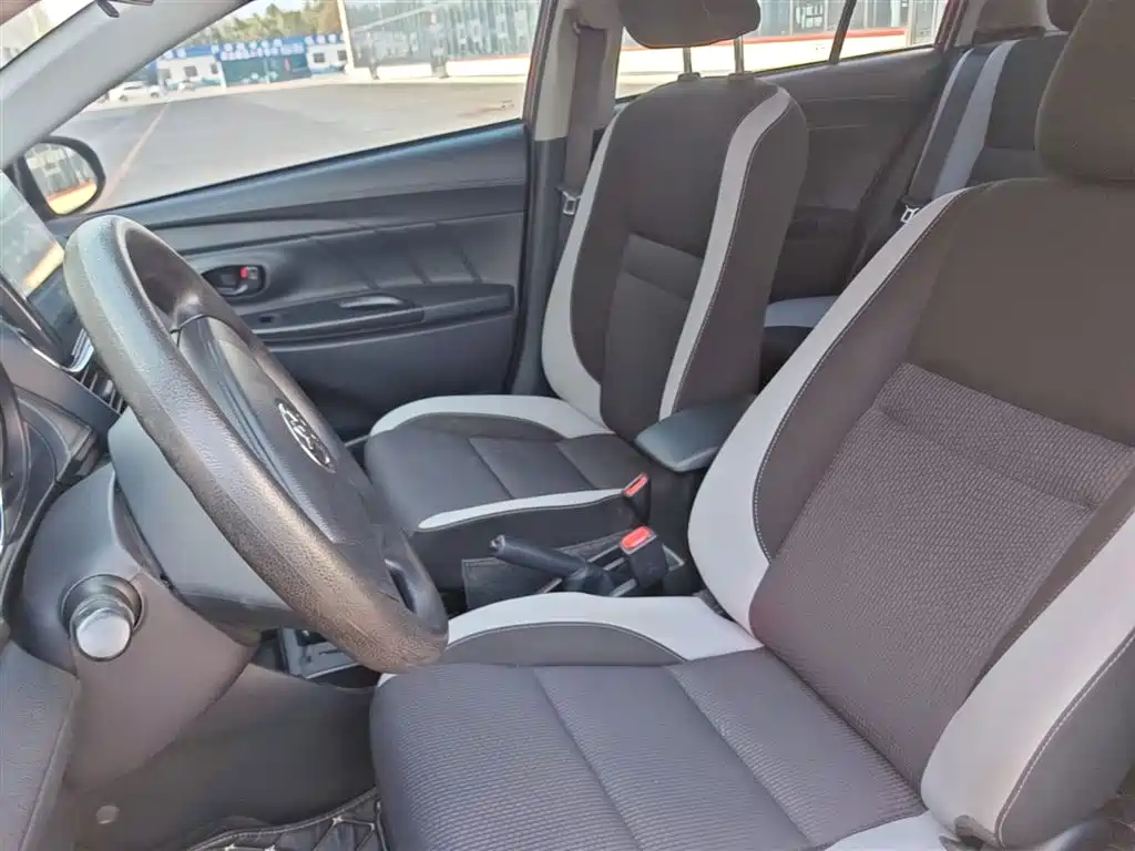Toyota Yaris L 2020 — фото 15