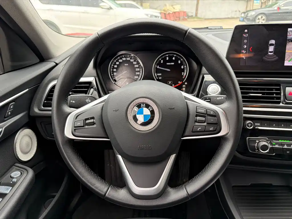BMW 1 Series 2022 — фото 14