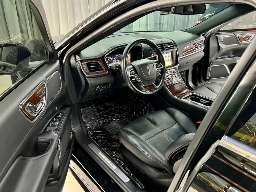 Lincoln Continental 2019 — фото 10
