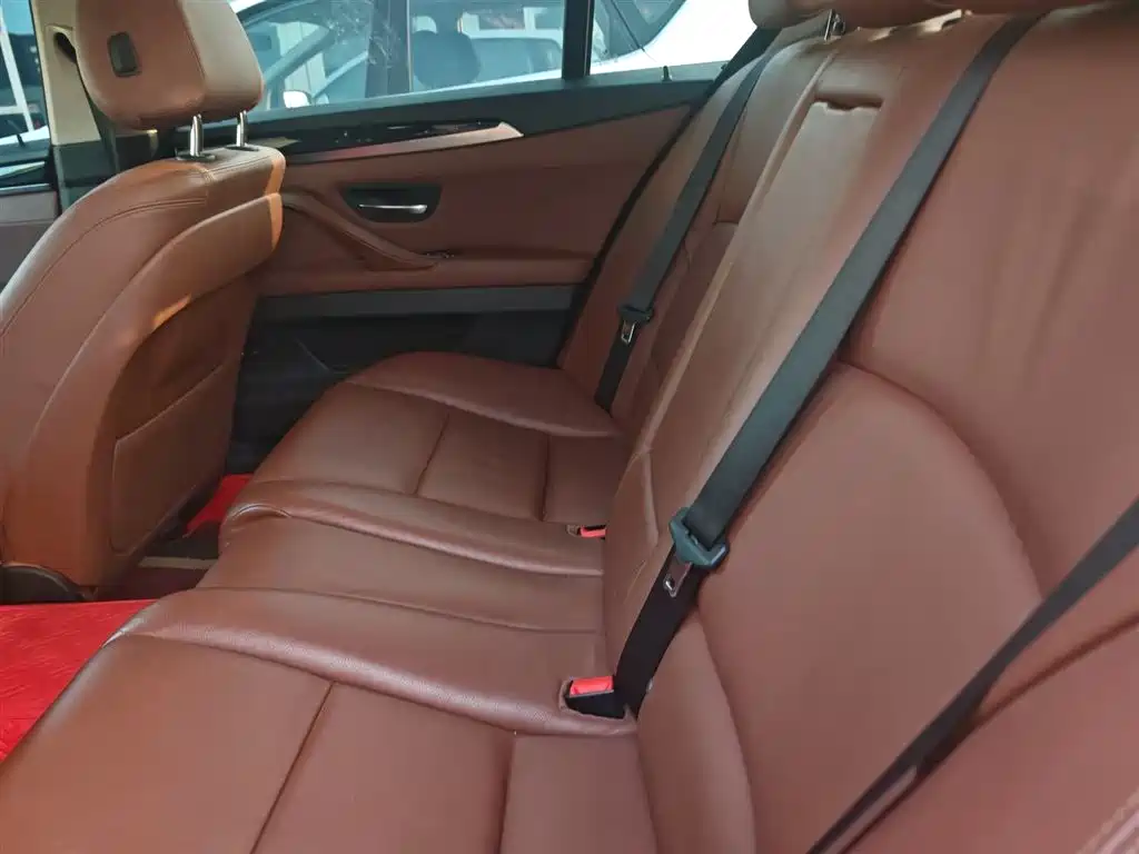 BMW 5 Series 2015 — фото 17