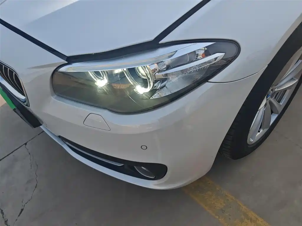 BMW 5 Series 2015 — фото 24