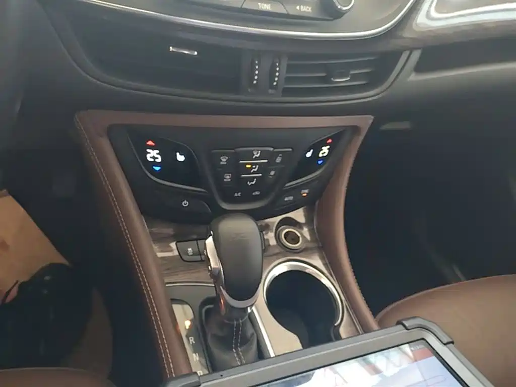 Buick Envision Plus 2017 — фото 10