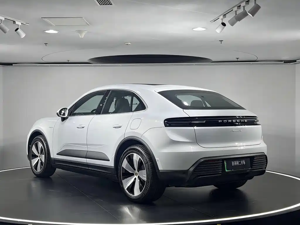 Porsche Macan EV 2024 — фото 12