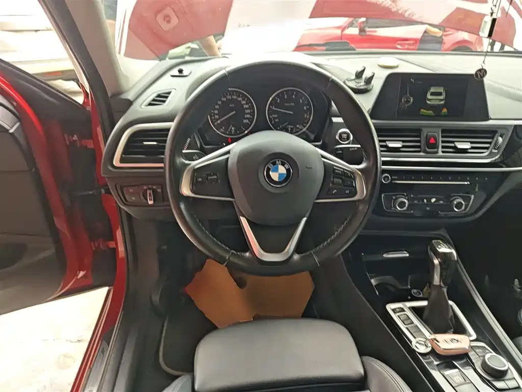 BMW 1 Series 2017 — фото 11