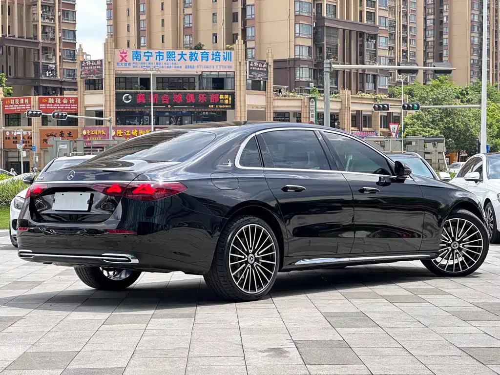 Mercedes-Benz E-Class 2024