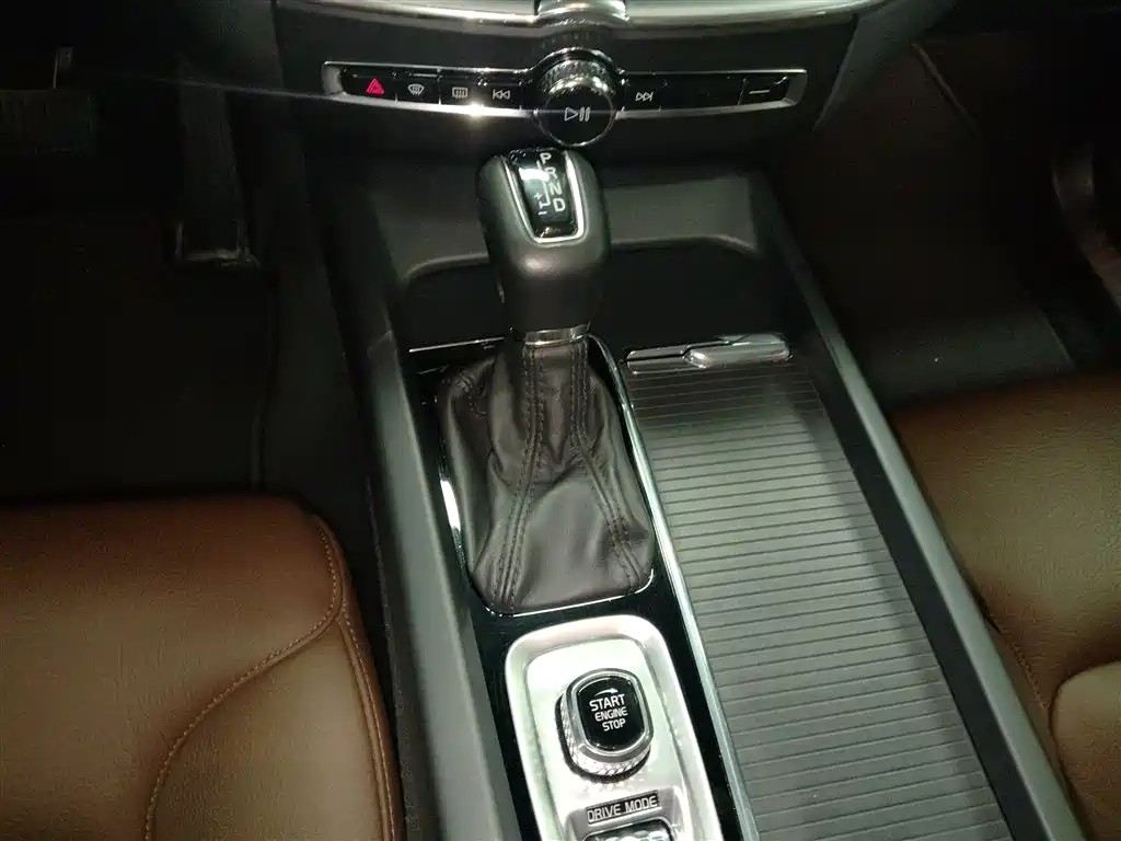 Volvo XC60 2020 — фото 14