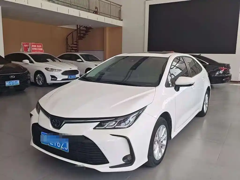 Toyota Corolla 2023 — фото 10