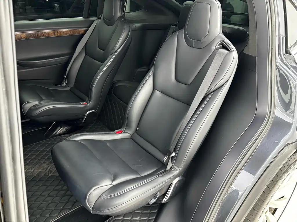 Tesla Model X 2018 — фото 27